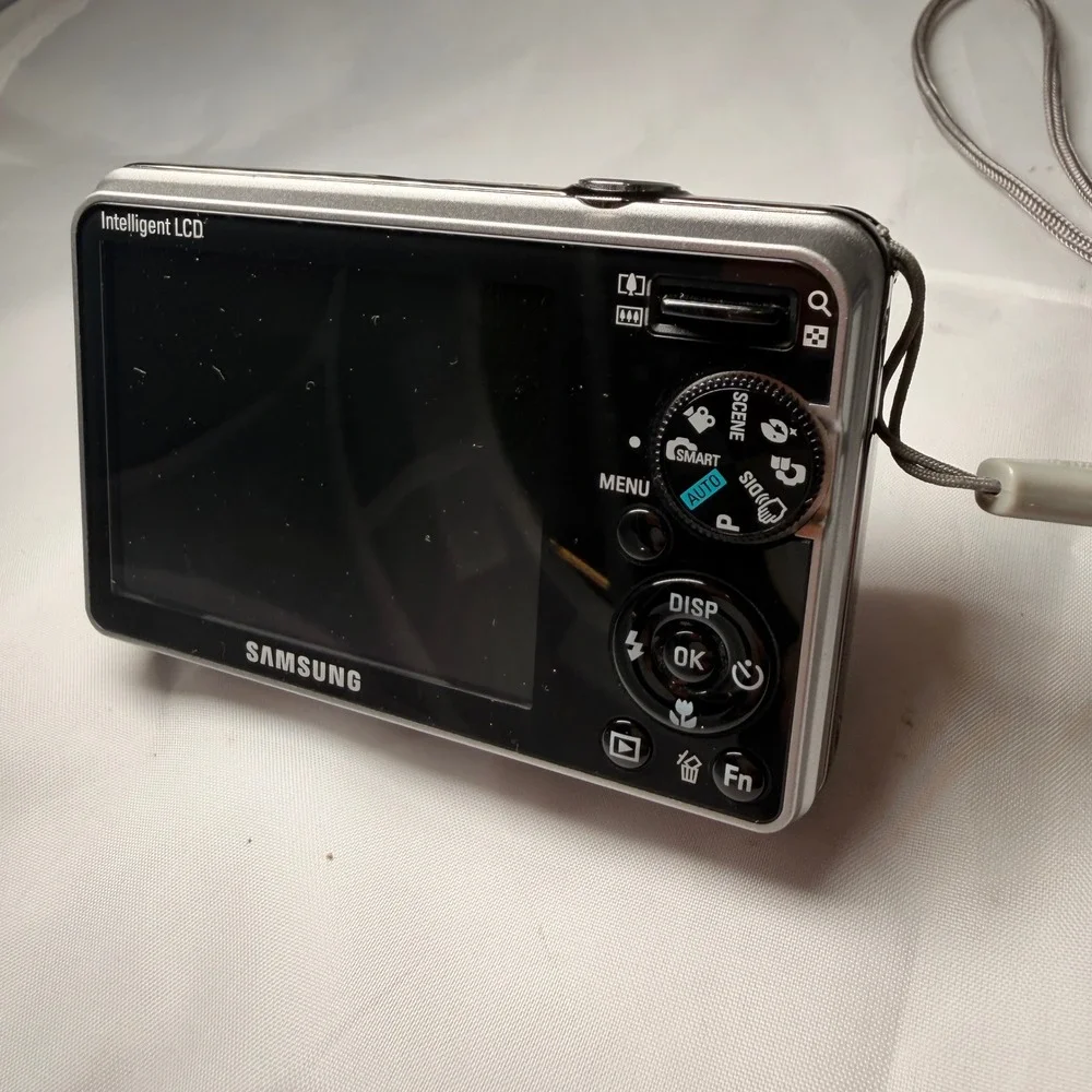 Samsung SL202 Digital Camera 10.2MP 3x Zoom Silver For Repair Bundle Powers On